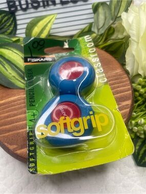Fiskars Softgrip Classroom Pencil Eraser Blue Pink Smudge Free New Old Stock